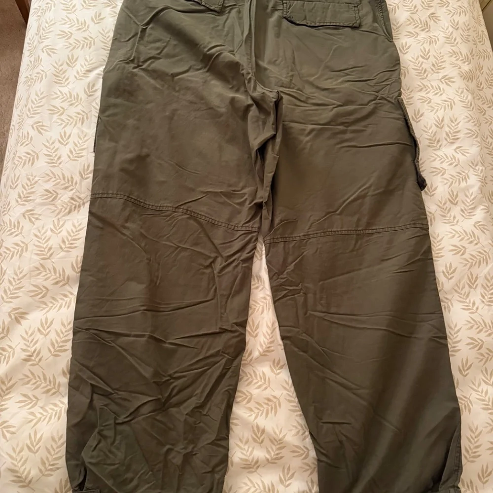 Olive Drab Men’s GAP Summer Weight Modern Khakis - Picture 2 of 4